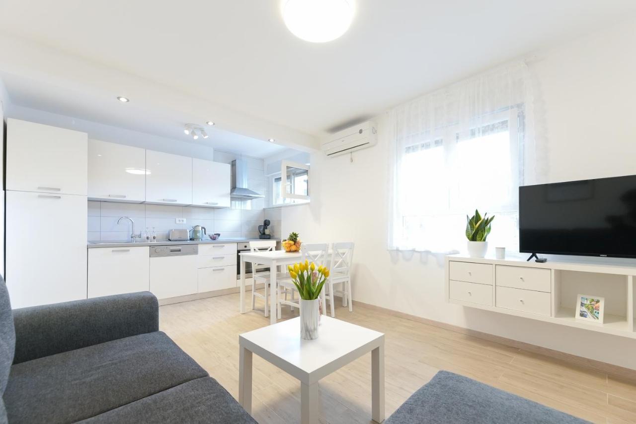 Break Apartment *