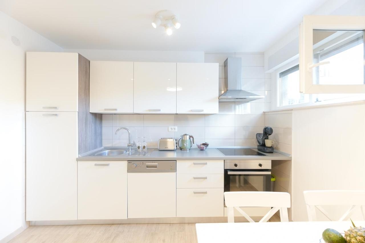 Break Apartment Split